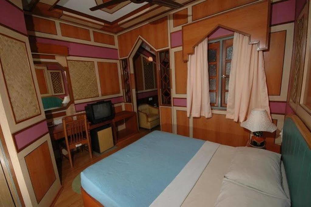 Shari La Island Resort Kampong Pasir Hantu Luaran gambar