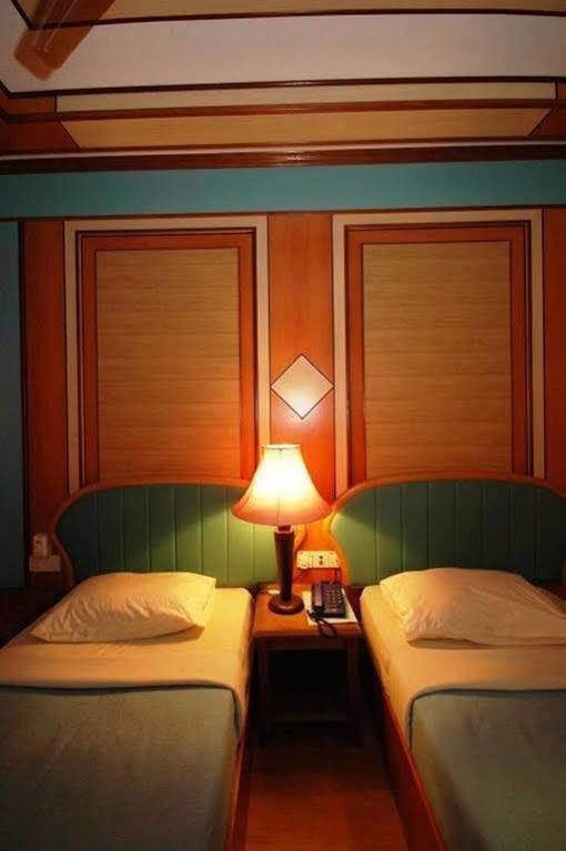 Shari La Island Resort Kampong Pasir Hantu Luaran gambar